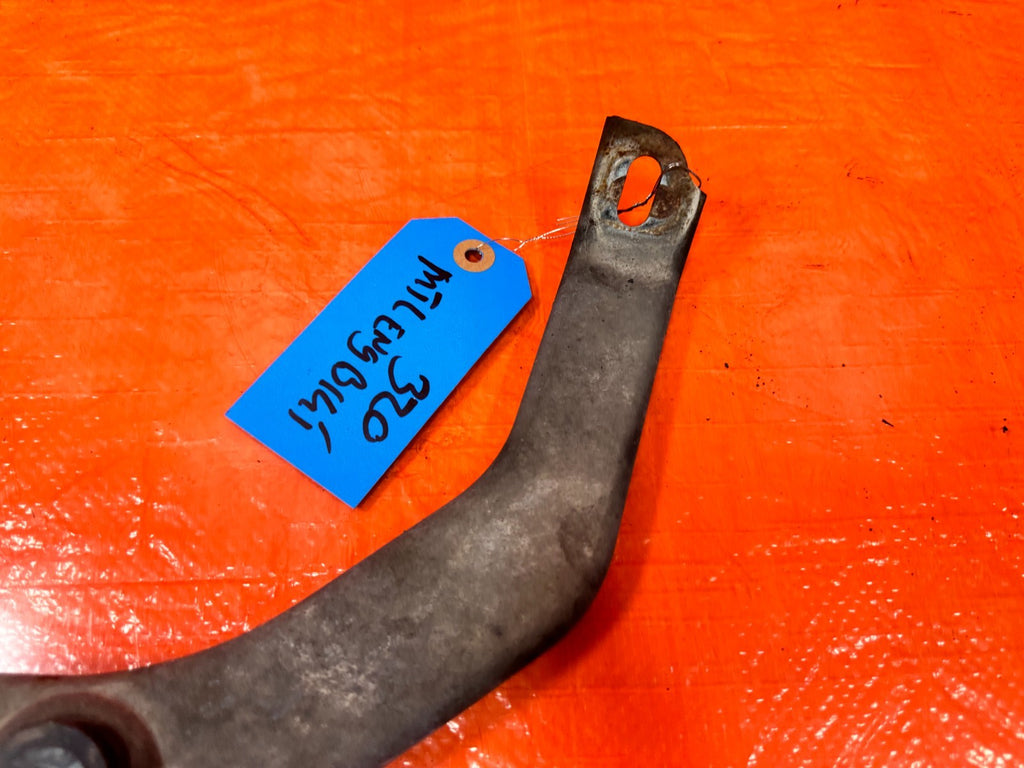 08 15 INFINITI G37 & Q60 COUPE   EXHAUST MANIFOLD BRACE BRACKET   OEM #3202