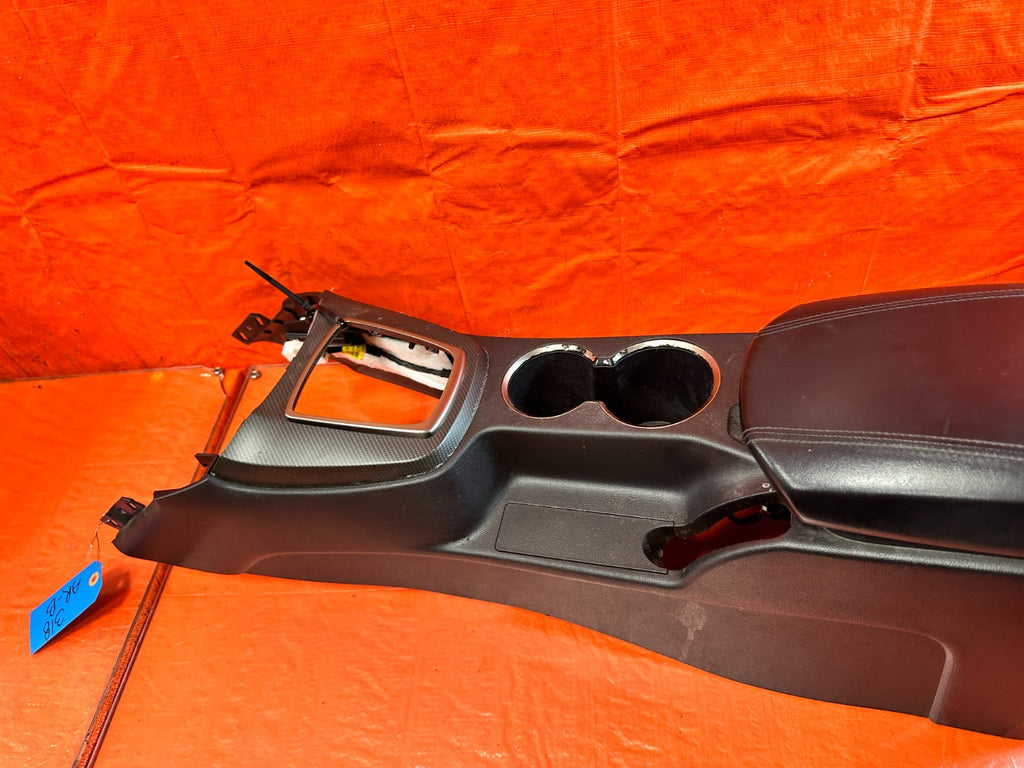 13 16 HYUNDAI GENESIS COUPE   ARM REST / CENTER CONSOLE STORAGE COMPARTMENT 31812