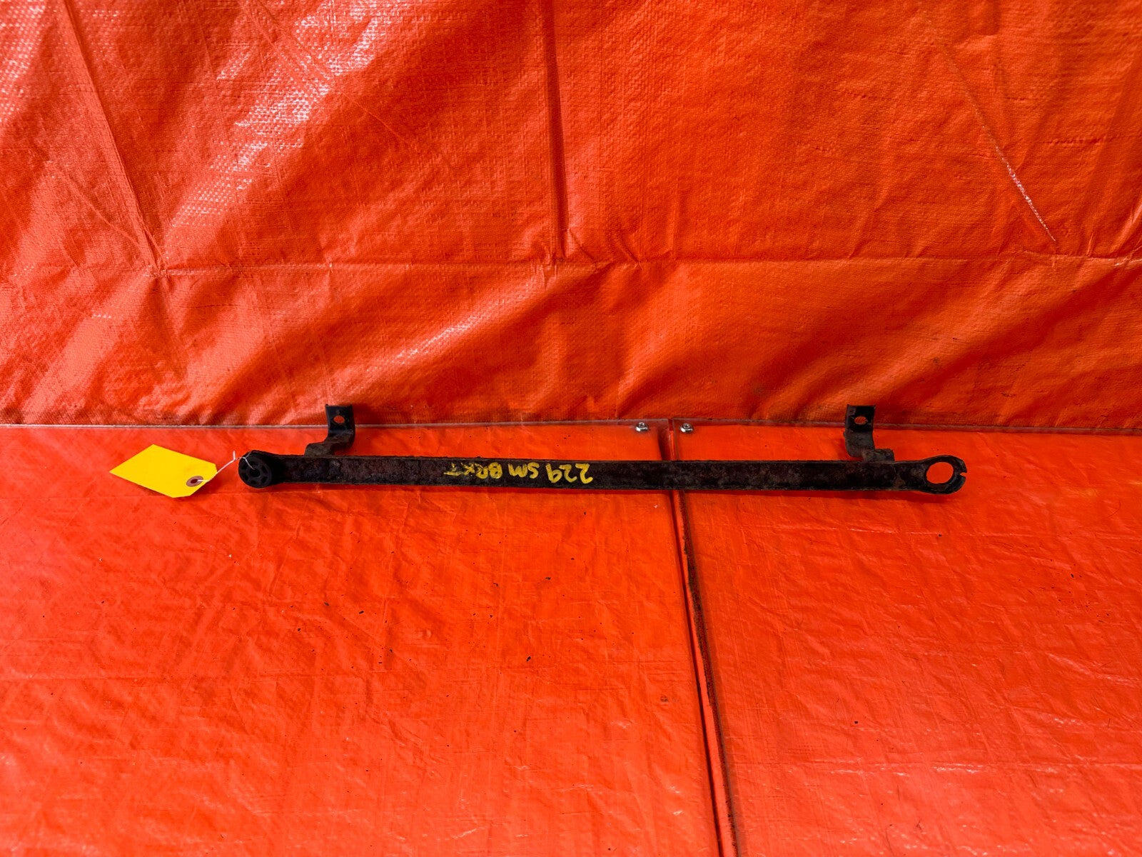 94 01 ACURA INTEGRA   AC CONDENSER ASSEMBLY MOUNTING BRACKET BAR MOUNT OEM #2295