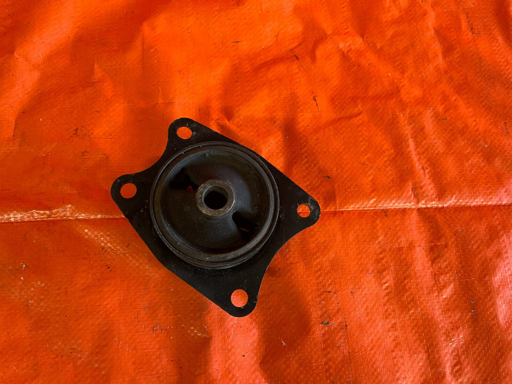 00 09 HONDA S2000   PASSENGER RIGHT DIFFERENTIL RUBBER MOUNT   OEM FACTORY #376