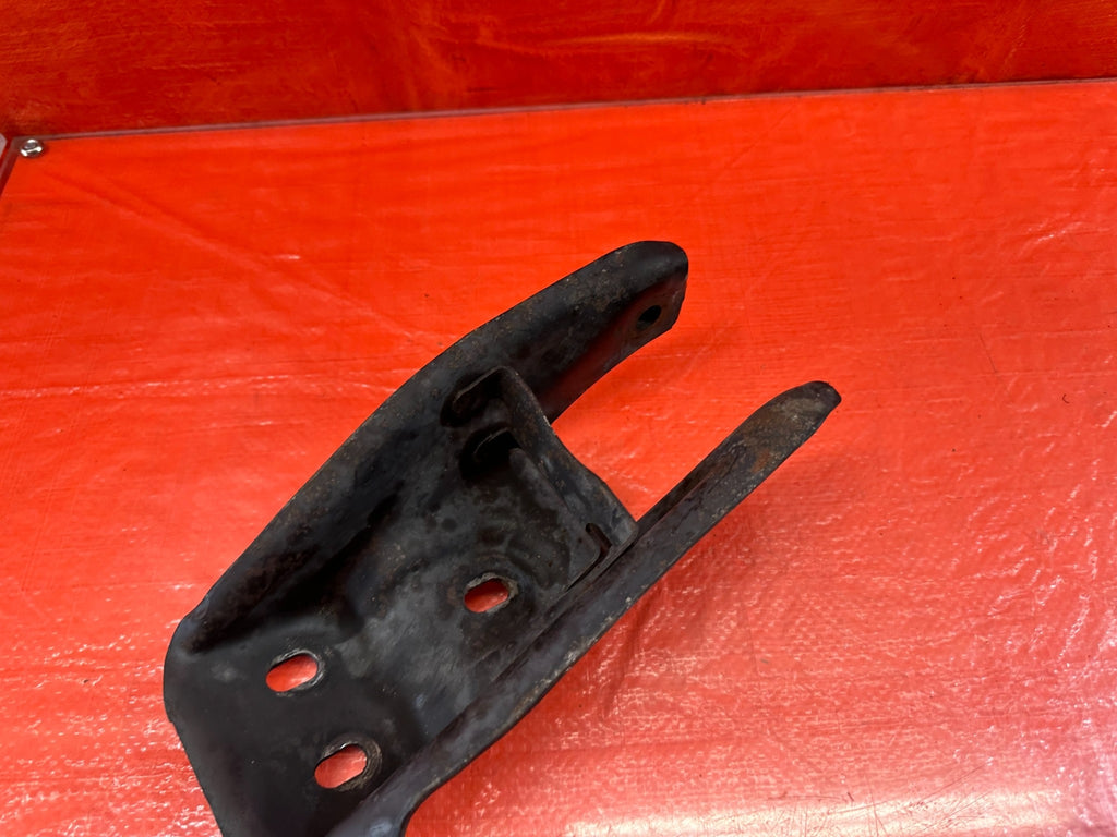 95 98 HONDA ODYSSEY   TRANSMISSION MOUNT BRACKET   OEM FACTORY #1938