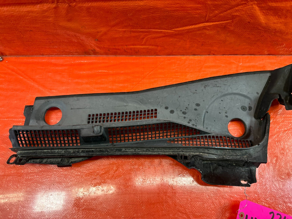 04 08 ACURA TL   WINDSHIELD WIPER COWL OUTER TRIM   DRVIER LEFT SIDE   OEM #2343