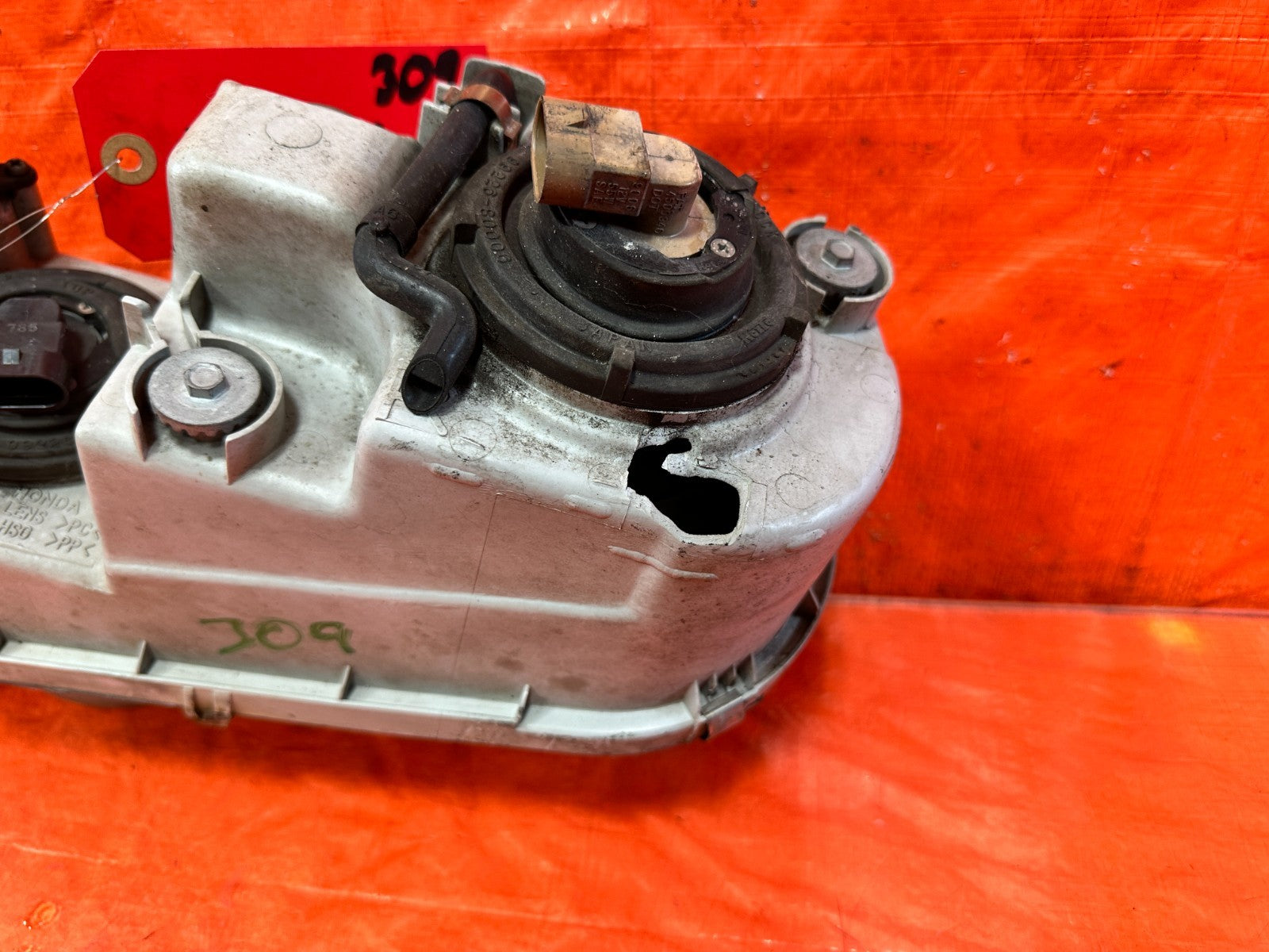 94 97 ACURA INTEGRA HEADLIGHTS HEADLAMPS   LEFT AND RIGHT HEADLIGHT SET OEM 30911