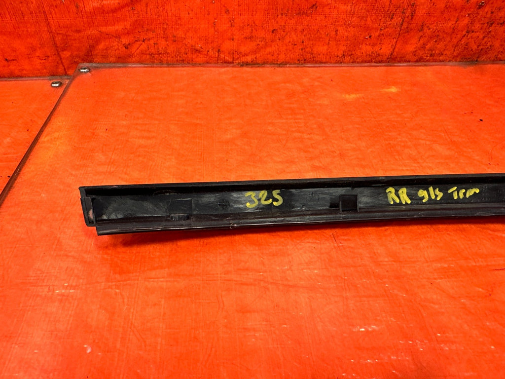 90 91 HONDA CIVIC HATCHBACK   RIGHT CENTER PILLAR TRIM    73840 SH0 A10  OEM 3254