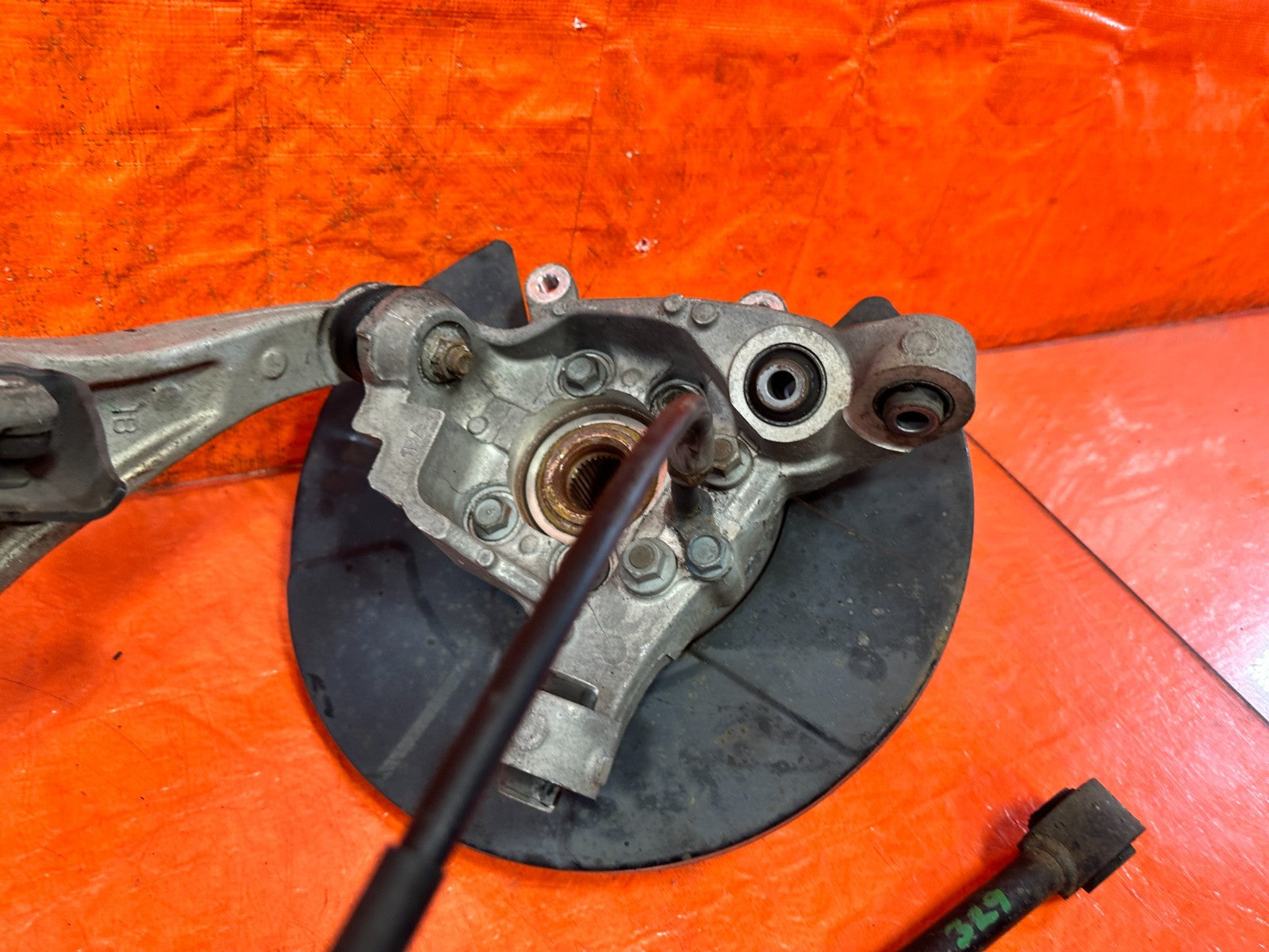 08 15 INFINITI G37 & Q60   DRIVER LEFT REAR SPINDLE KNUCKLE W/ CONTROL ARMS #32915