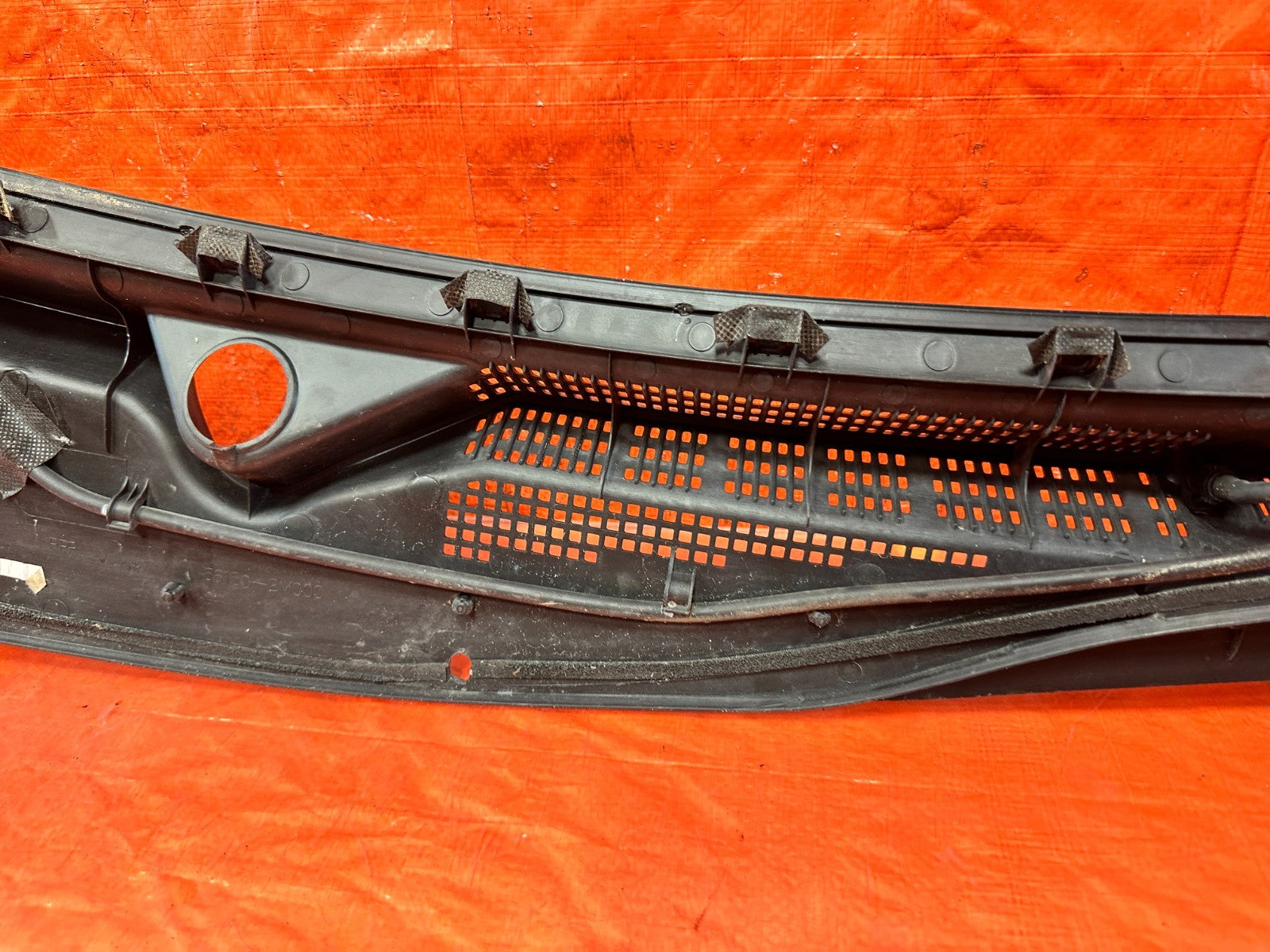 13 16 HYUNDAI GENESIS 2D COUPE   WINDSHIELD WIPER COWL   86150 2M000   OEM #32523