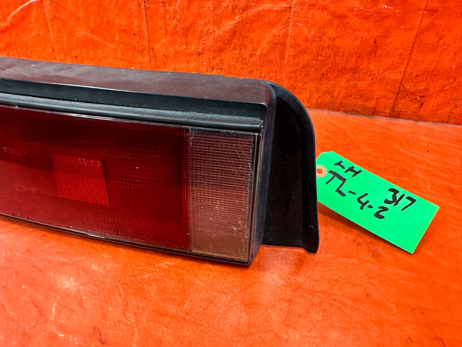 90 91 HONDA CIVIC HATCHBACK   PASSENGER RIGHT TAIL LIGHT TAIL LAMP   OEM #3253