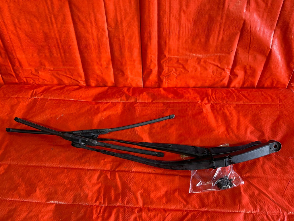 09 14 ACURA TSX   WINDSHIELD WIPER ARM SET   LEFT AND RIGHT WITH BLADES   OEM OE0