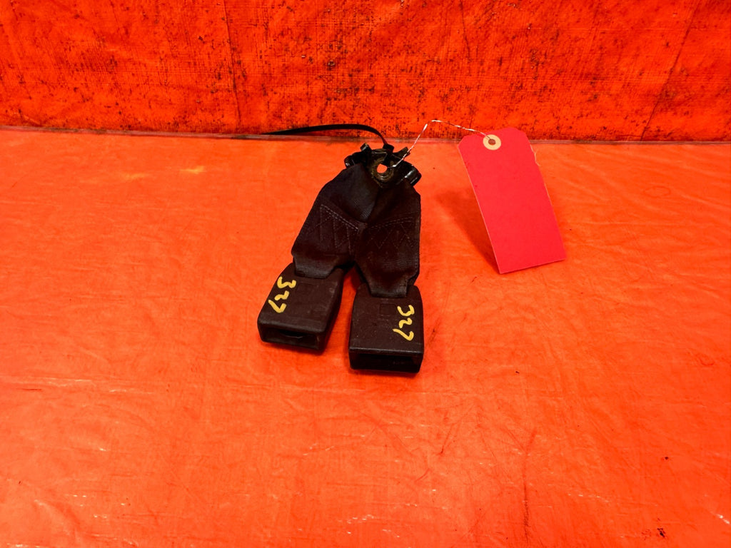 92 95 HONDA CIVIC 2D COUPE LEFT & RIGHT REAR   REAR SEAT BELT BUCKLE CLIP #3274