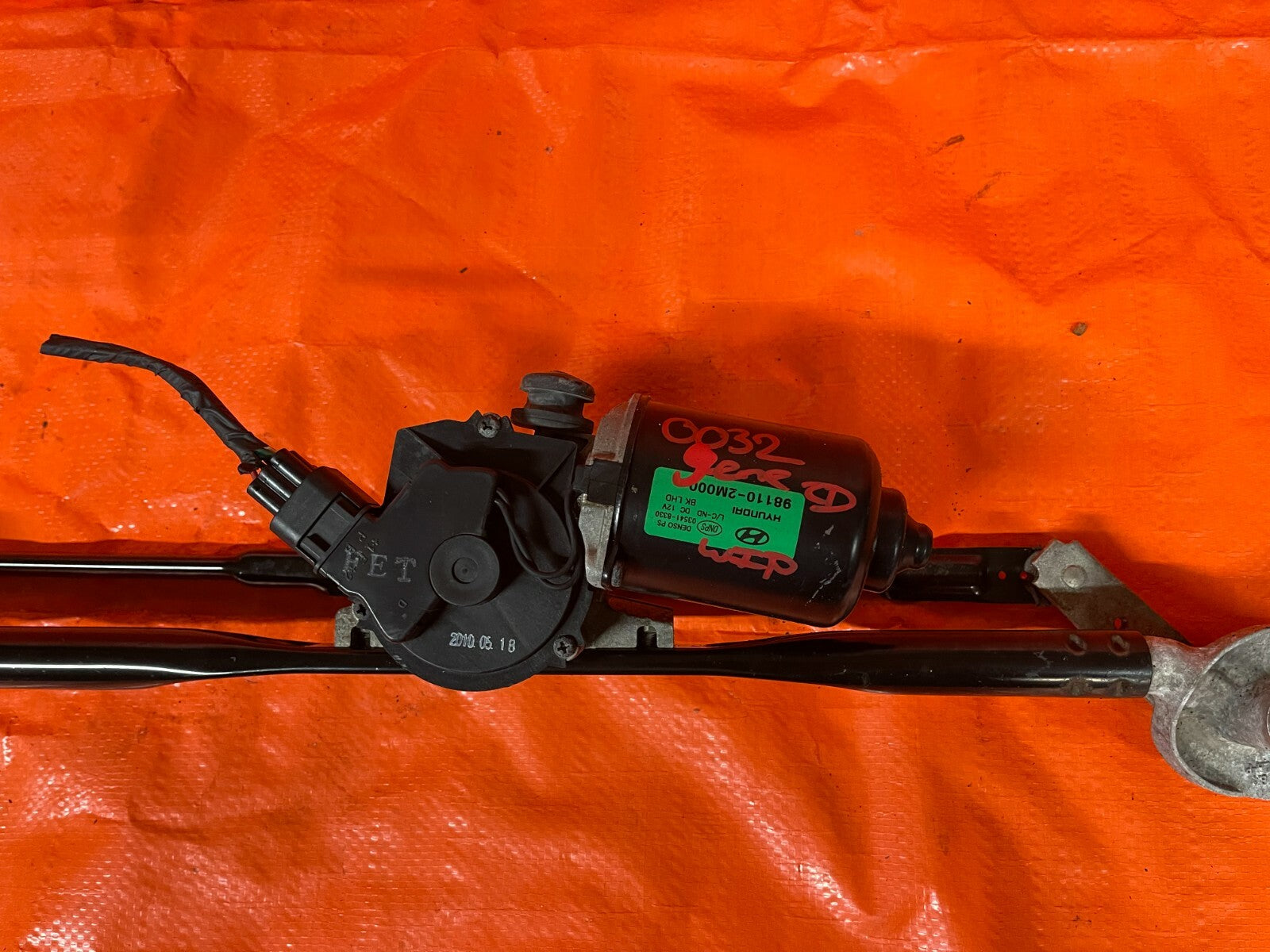 10 16 HYUNDAI GENESIS 2D COUPE   WINDSHIELD WIPER MOTOR W/ LINKAGE COMPLETE OEM2