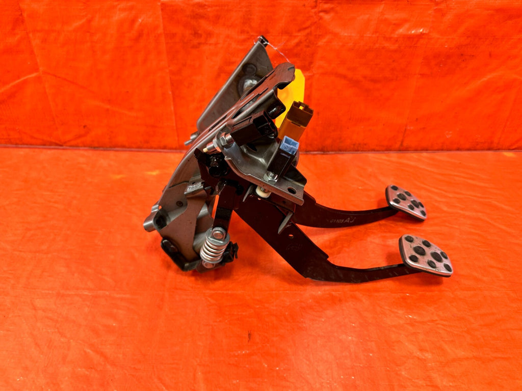 13 20 SUBARU BRZ   6 SPEED MANUAL PEDALS CLUTCH BRAKE   OEM FACTORY OE #2926