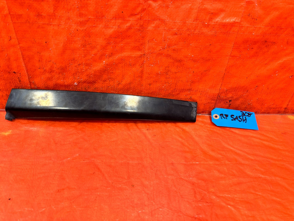 02 05 HONDA CIVIC SI EP3 HATCH   RIGHT DOOR SASH TRIM MOLDING STRIP B PILLAR 3080