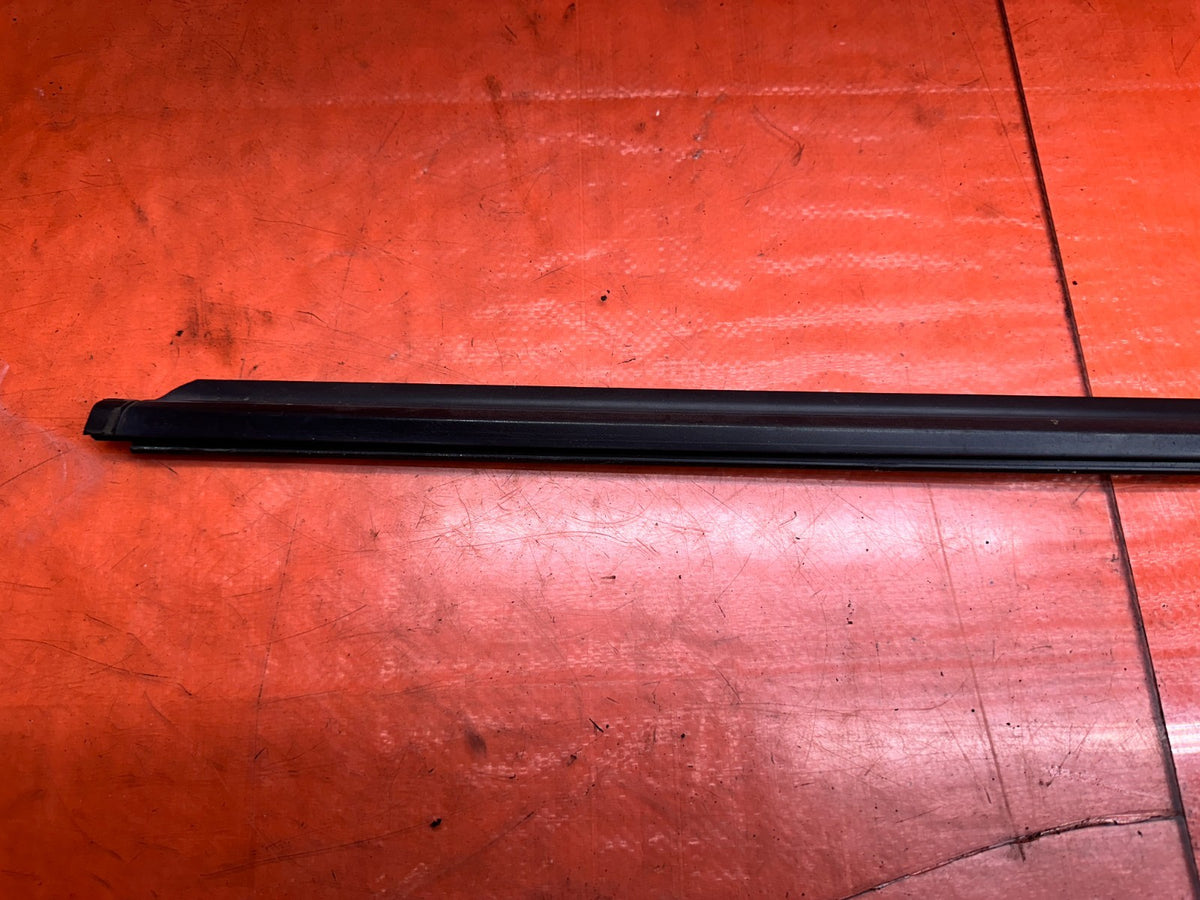 03-08 NISSAN 350Z 2D DRIVER LEFT DOOR WINDOW GLASS MOULDING TRIM OEM #3467