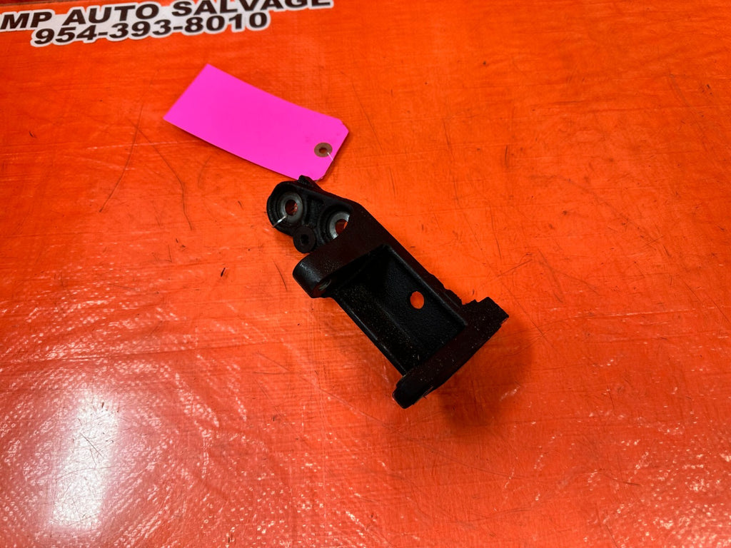 03 07 NISSAN 350Z   VQ35DE   POWER STEERING PUMP MOUNTING BRACKET   OEM #2627