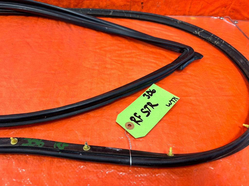 02 05 HONDA CIVIC SI EP3 HATCH   RIGHT   DOOR WEATHER STRIP TRIM SEAL GASKET 3061