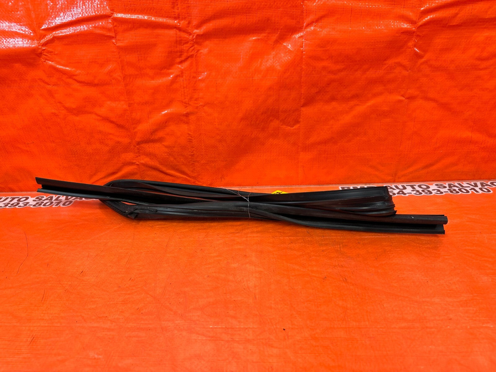 2010 10 INFINITI FX35 PASSENGER RIGHT REAR WINDOW GLASS RUN CHANNEL   OEM #1169