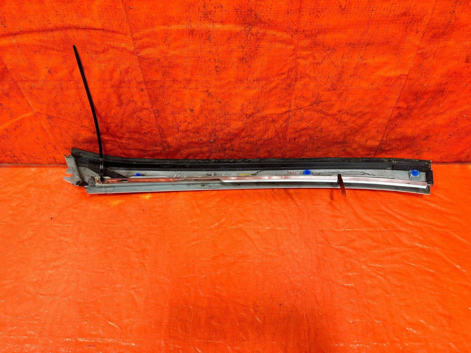 09 15 INFINITI G37 Q60 CONVERTIBLE RIGHT PASSENGER A PILLAR TRIM MOLDING #3299