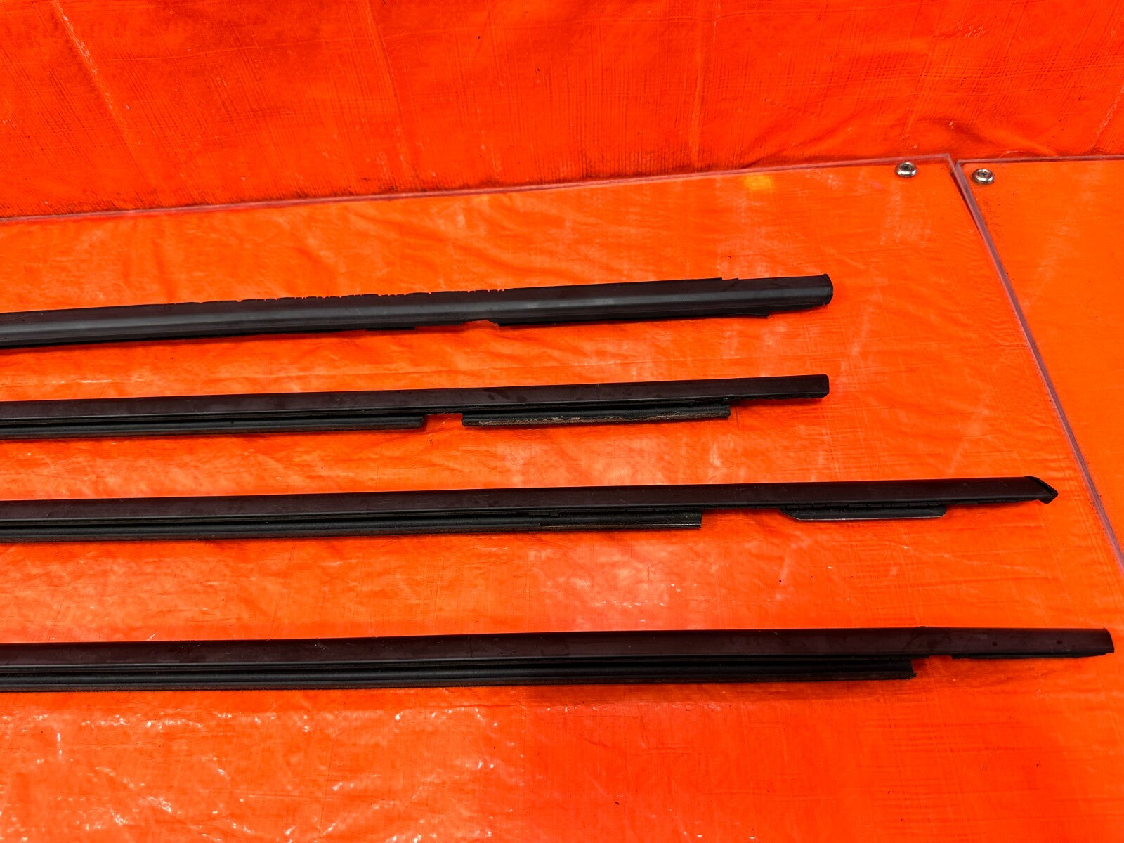 06 11 CIVIC 4D SEDAN   EXTERIOR DOOR WINDOW GLASS TRIM SET LEFT RIGHT   OEM #2703