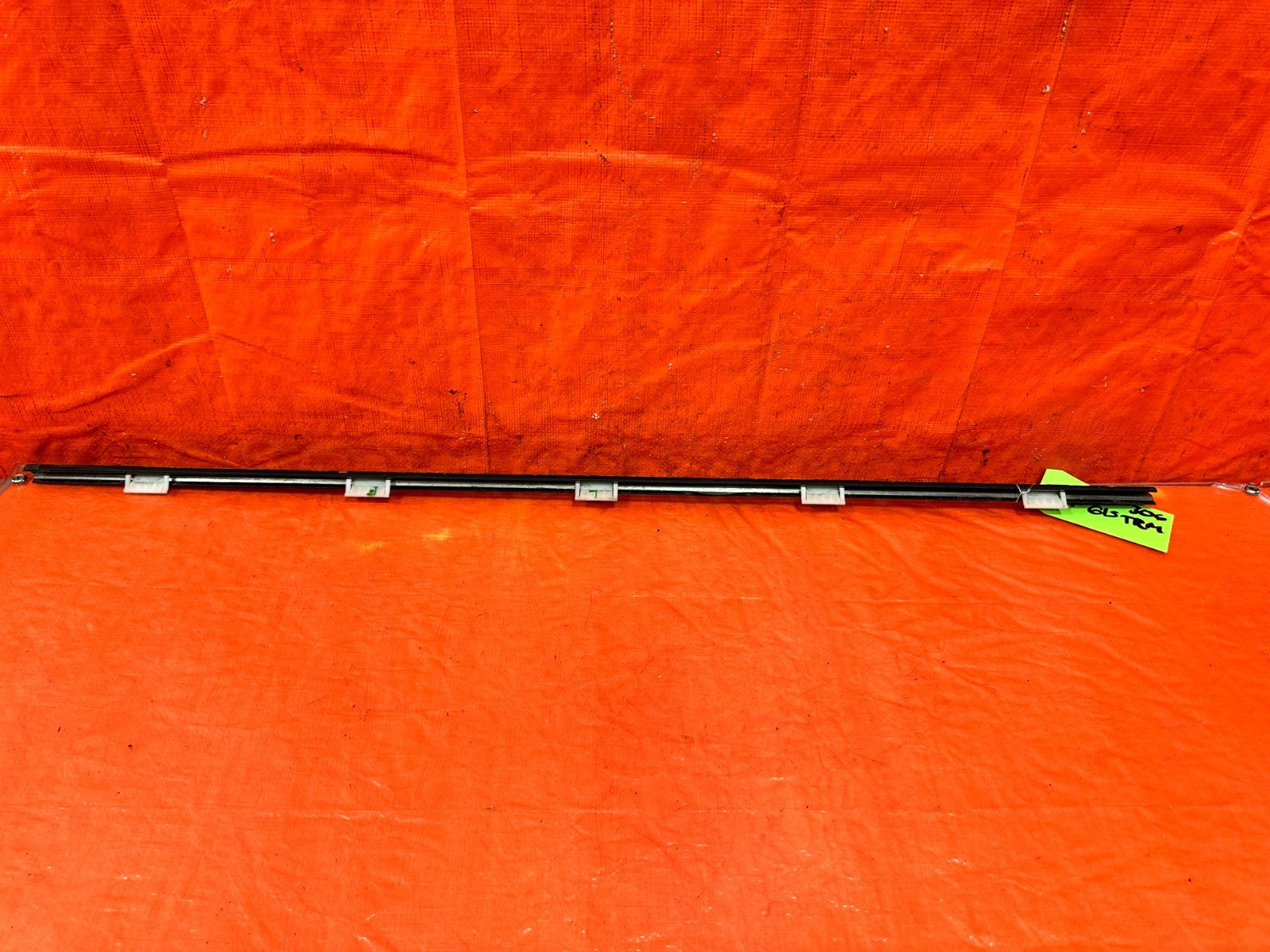 02 05 HONDA CIVIC SI EP3 HATCH   DRIVER LEFT EXTERIOR WINDOW GLASS TRIM OEM 3065