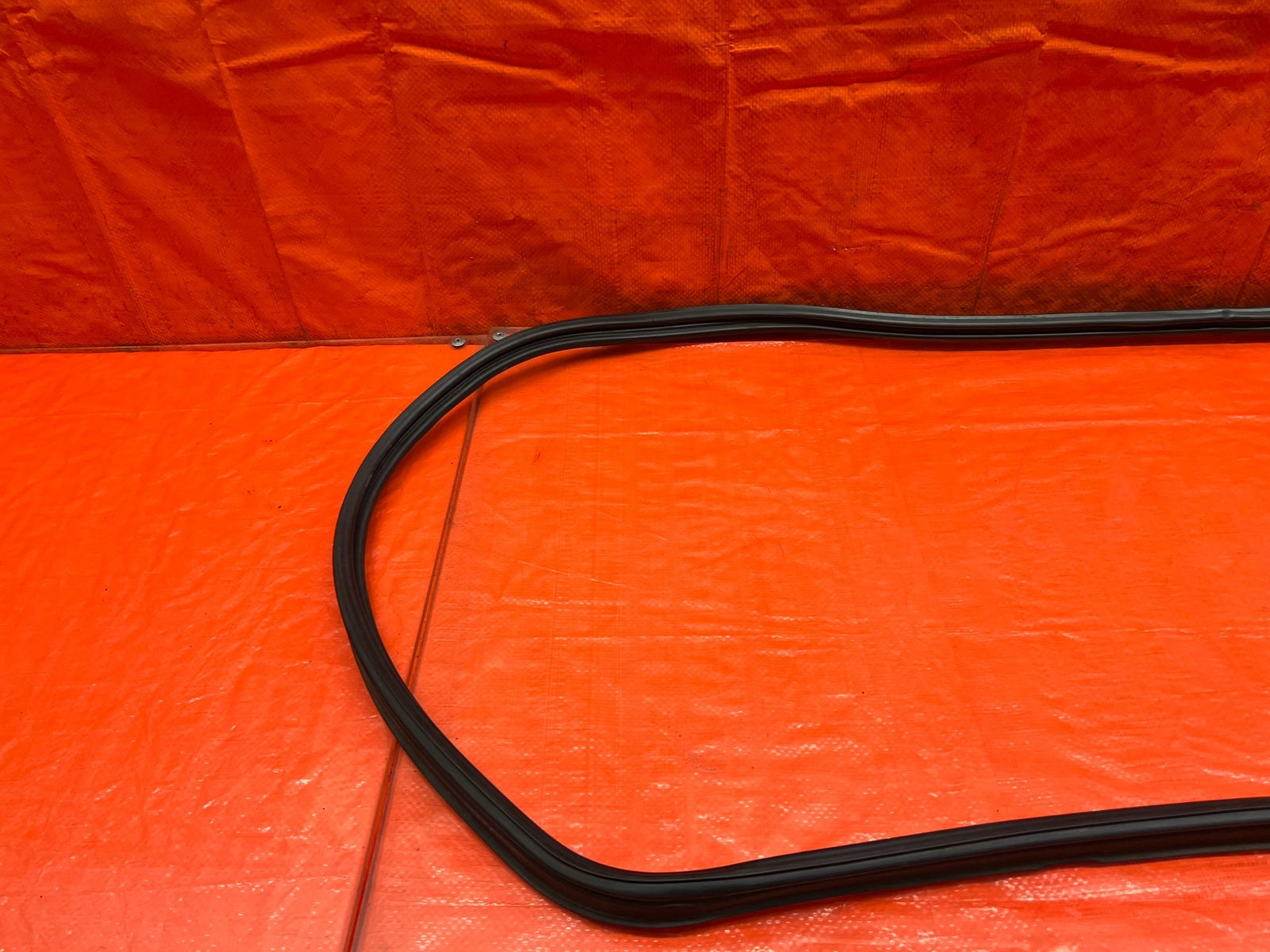 02 05 HONDA CIVIC SI EP3 HATCH TAILGATE TRUNK HATCH LATCH WEATHER TRIM STRIP 2308