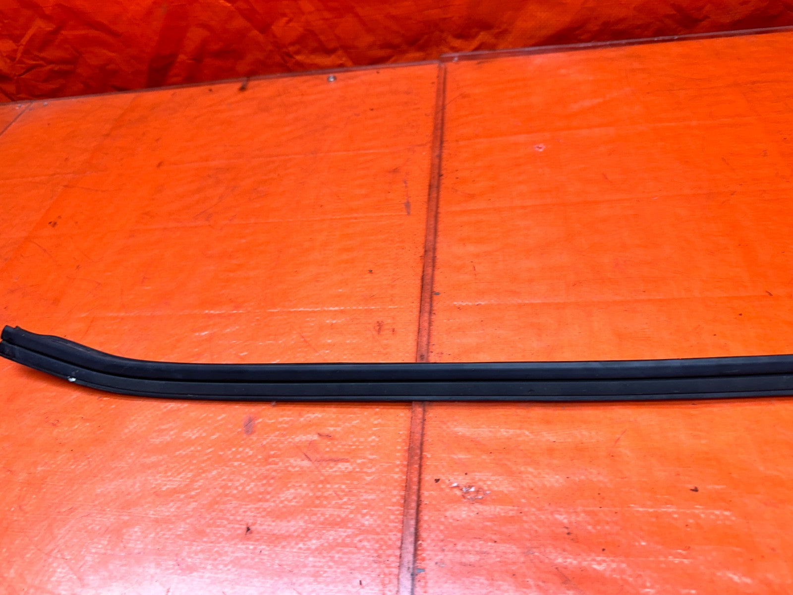94-01 ACURA INTEGRA 4D SEDAN LEFT DRIVER WINDSHIELD WEATHERSTRIP SEAL #34012
