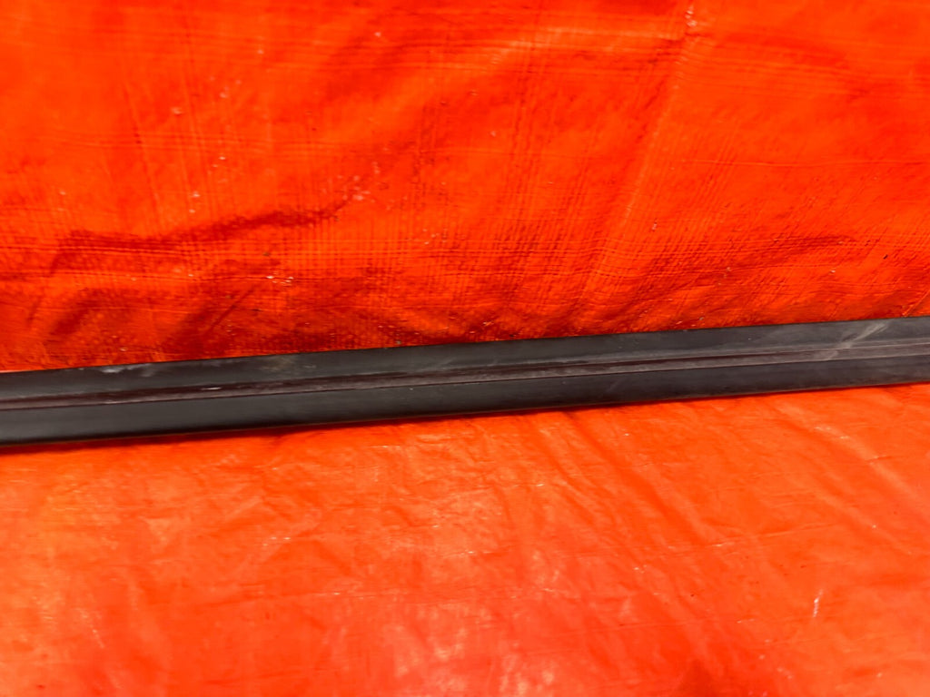 08 14 SUBARU IMPREZA WRX WAGON   DRIVER LEFT FRONT DOOR WEATHER STRIP GASKET 28311