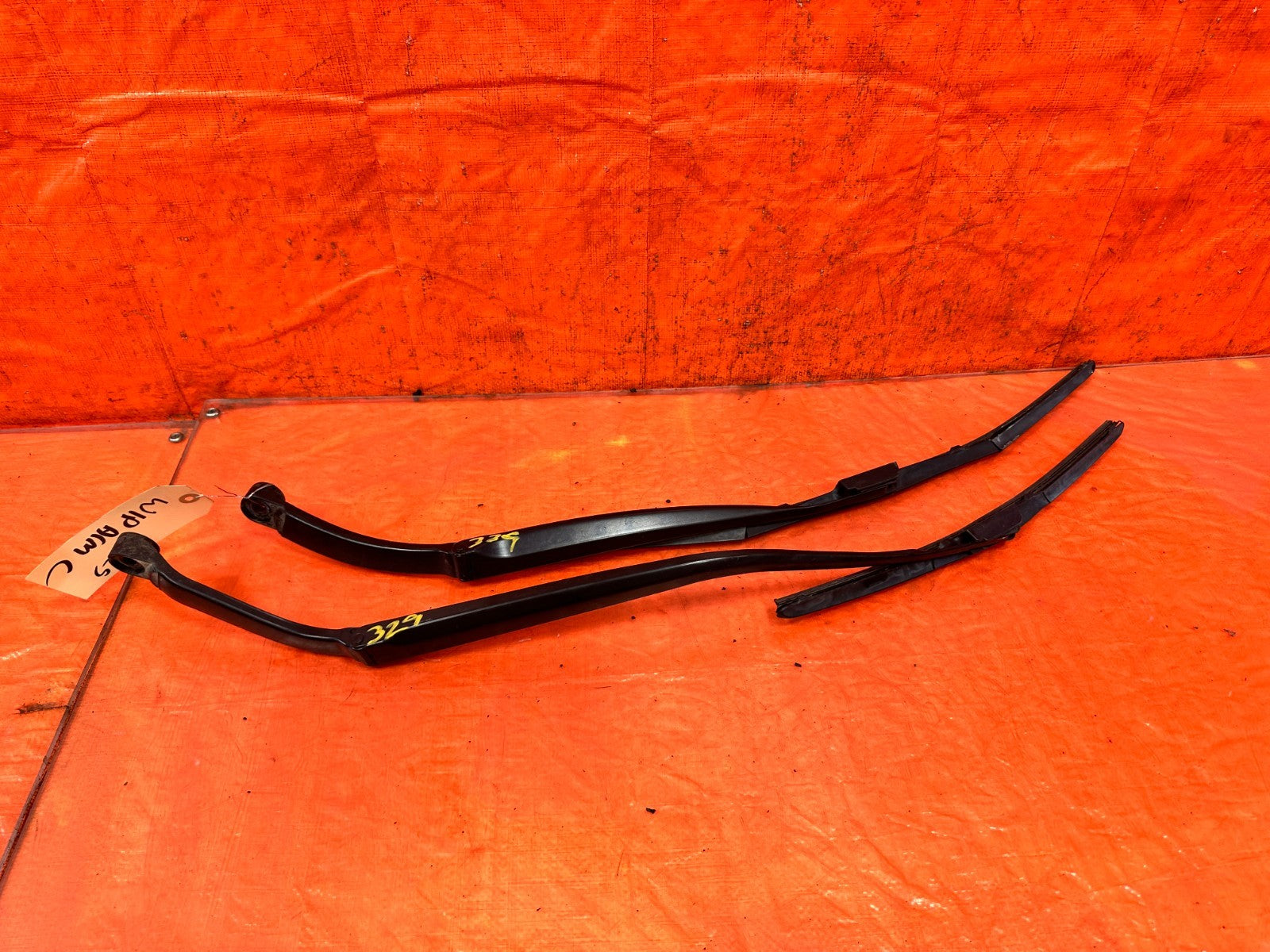 09 15 INFINITI G37 CONVERTIBLE   LEFT & RIGHT WINDSHIELD WIPER ARMS   OEM #3290