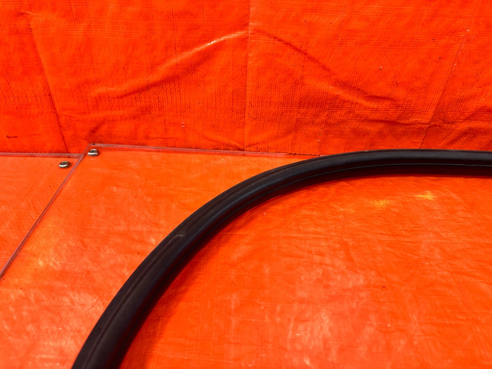 04 08 ACURA TSX   RIGHT REAR   DOOR TO CHASSIS WEATHER STRIP OPEN TRIM OEM #27511
