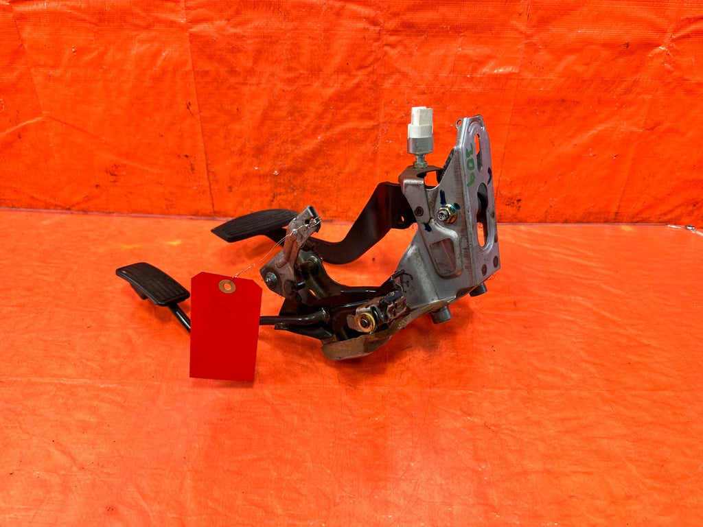 94 01 ACURA INTEGRA   AUTOMATIC TRANSMISSION MODEL   GAS AND BRAKE PEDAL OEM 3093