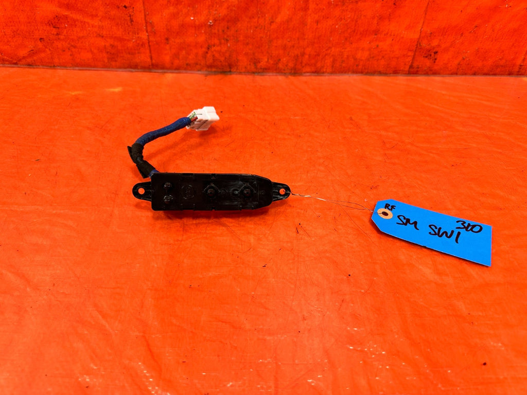 09 15 INFINITI G37 CONVERTIBLE   PASSENGER RIGHT SEAT ADJUSTMENT SWITCH OEM 3100