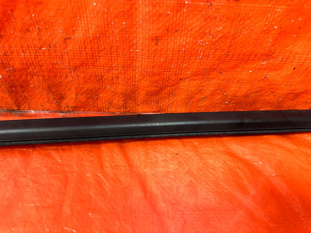 04 11 MAZDA RX8 RX 8   DRIVER LEFT EXTERIOR WINDOW GLASS TRIM   OEM FACTORY #3033