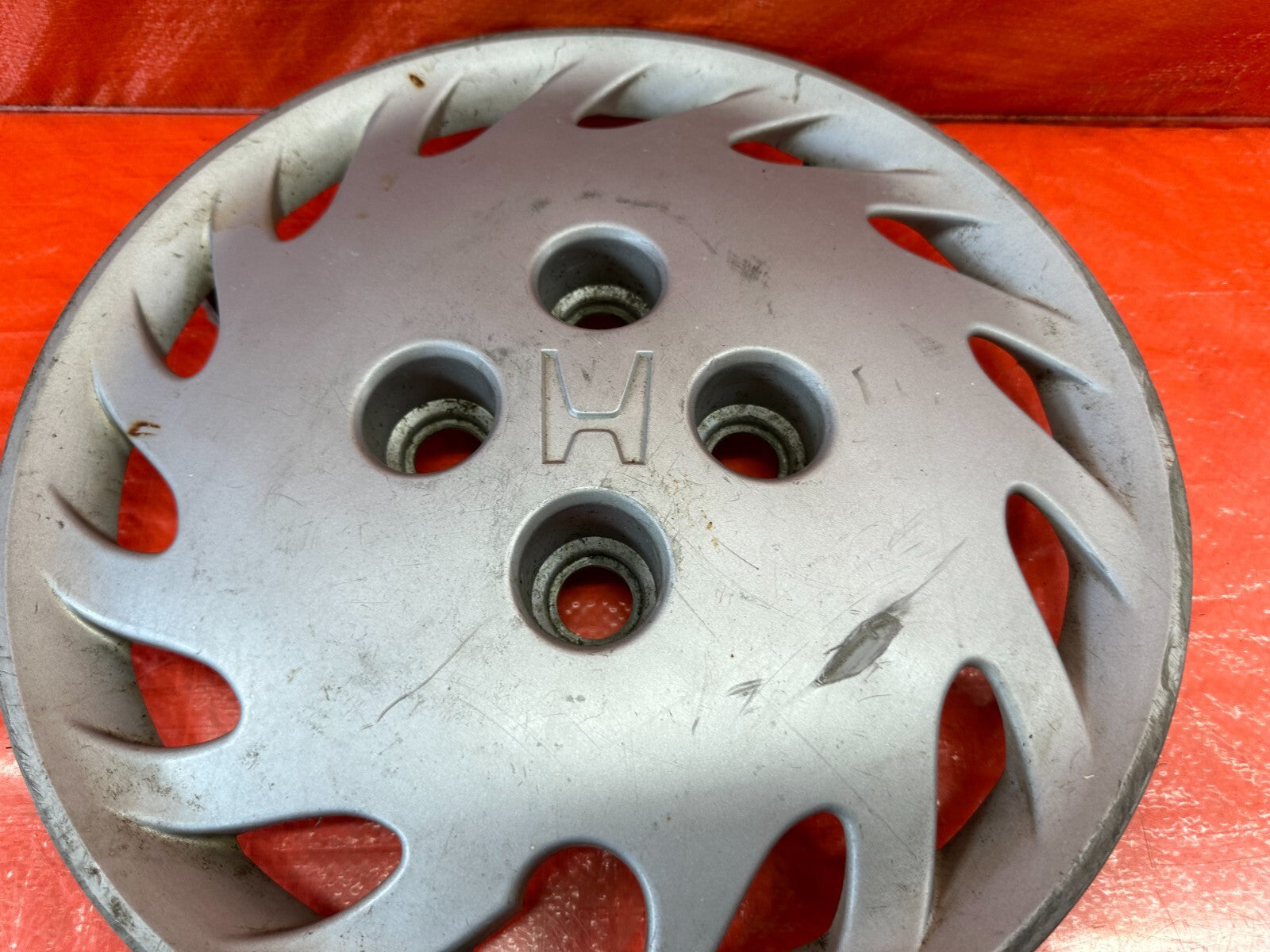 92 95 HONDA CIVIC   FACTORY WHEEL HUB CAP WHEEL PLASTIC COVER   OEM FACTORY OE 111