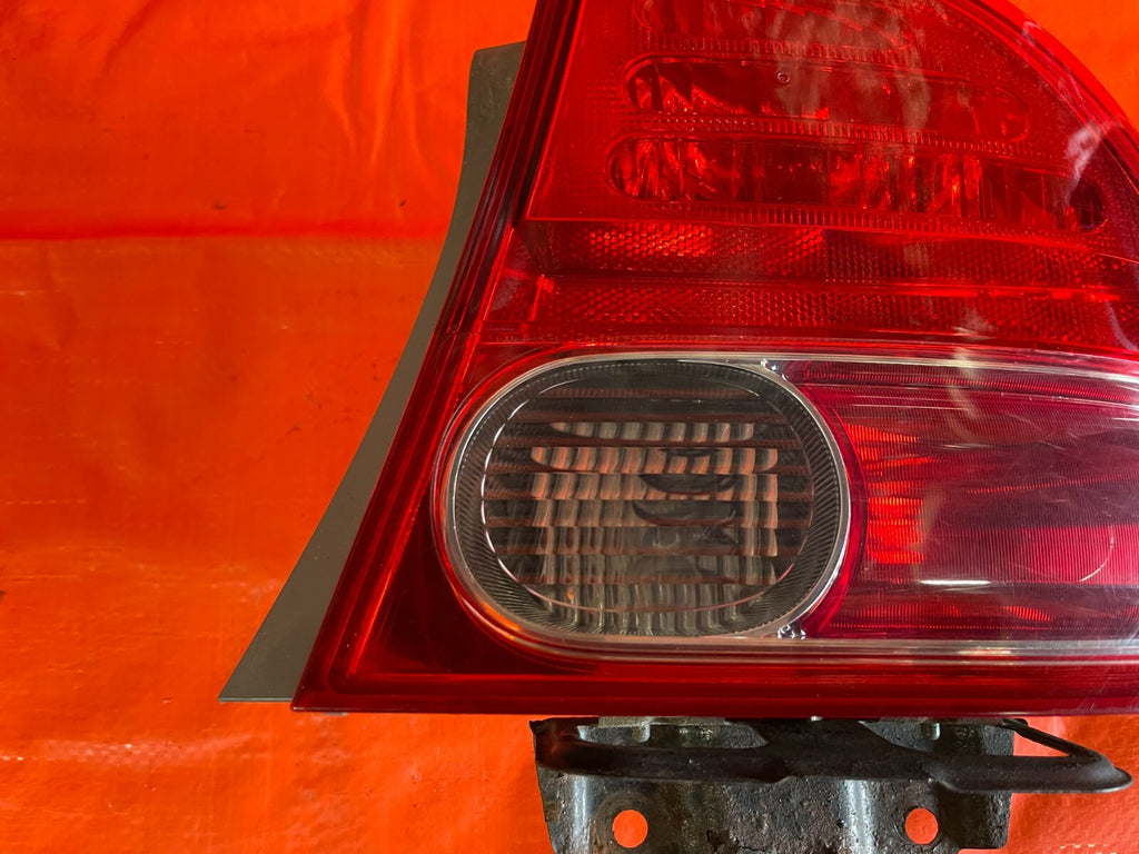 06 08 HONDA CIVIC   4 DOOR SEDAN   PASSENGER RIGHT OUTER TAIL LIGHT LAMP OEM1