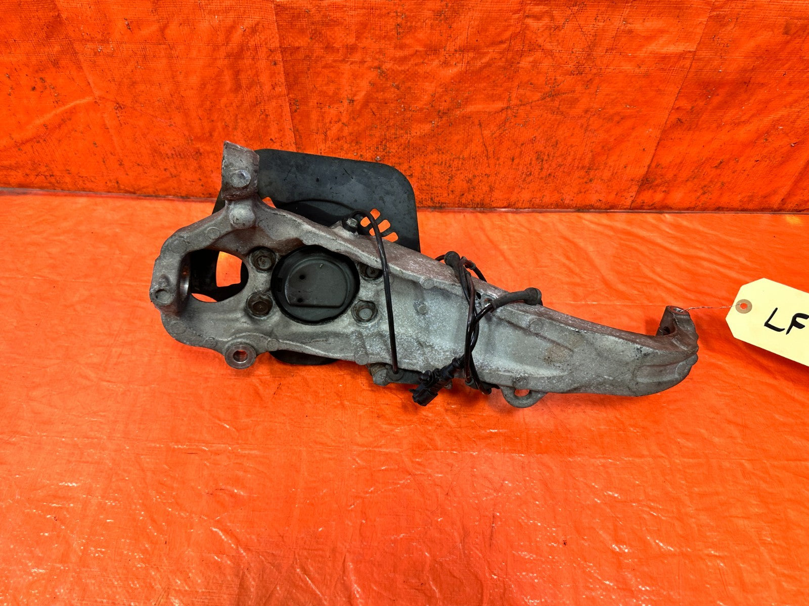 08 12 INFINITI G37 SPORT   DRIVER LEFT FRONT SPINDLE KNUCKLE HUB   OEM #3285