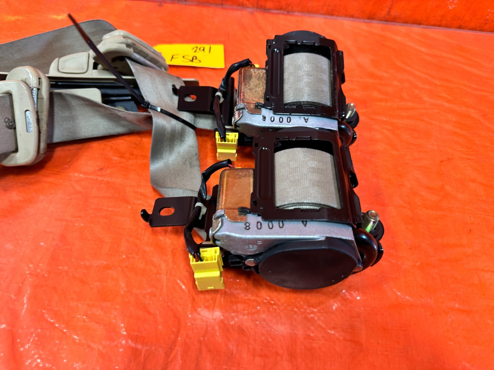 04 05 ACURA TSX   LEFT & RIGHT FRONT SEAT BELTS   TAN COLOR   OEM FACTORY #2911