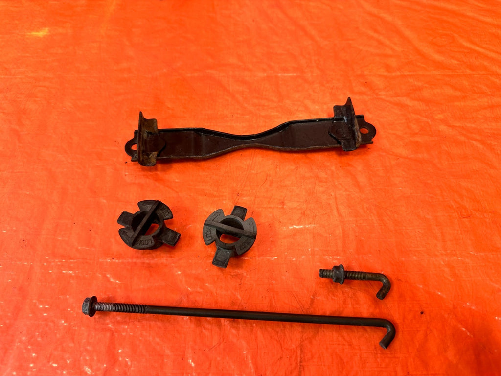 08 15 INFINITI G37 & Q60   2D   BATTERY TRAY MOUNTING BRACKET HARDWARE OEM 3282