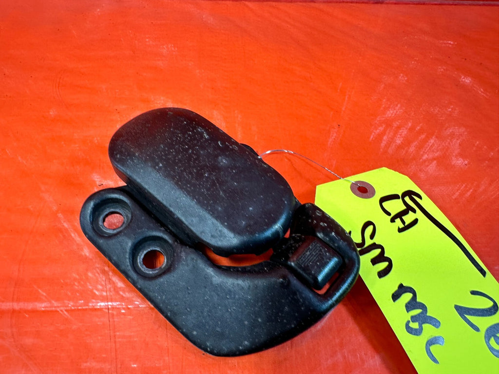 90 05 MAZDA MX 5 MIATA   DRIVER LEFT SOFT TOP LATCH   OEM FACTORY #2675