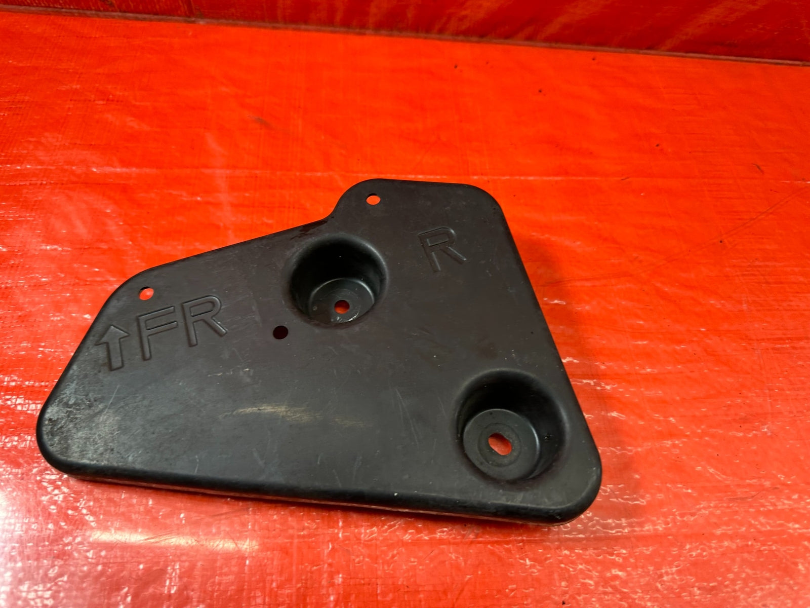 17 20 INFINITI Q60   TUNNEL STAY BRACKET RIGHT   OEM FACTORY #2005