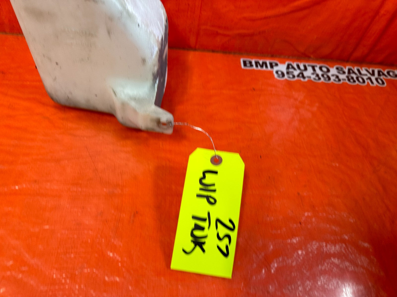 93 96 HONDA DEL SOL   WINDSHIELD WIPER FLUID RESERVOIR TANK W/ MOTORS   OEM #2574