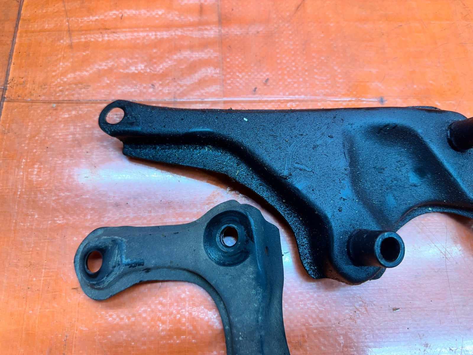 97 01 HONDA PRELUDE 2.2L POWER STEERING RACK PINION MOUNTING BRACKETS OEM #3365