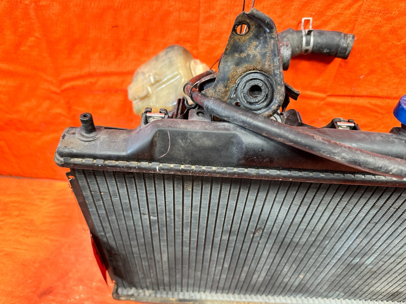 90 91 HONDA CIVIC   5 SPEED MANUAL RADIATOR W/ BOTH FANS TANK BRACKETS OEM 32516