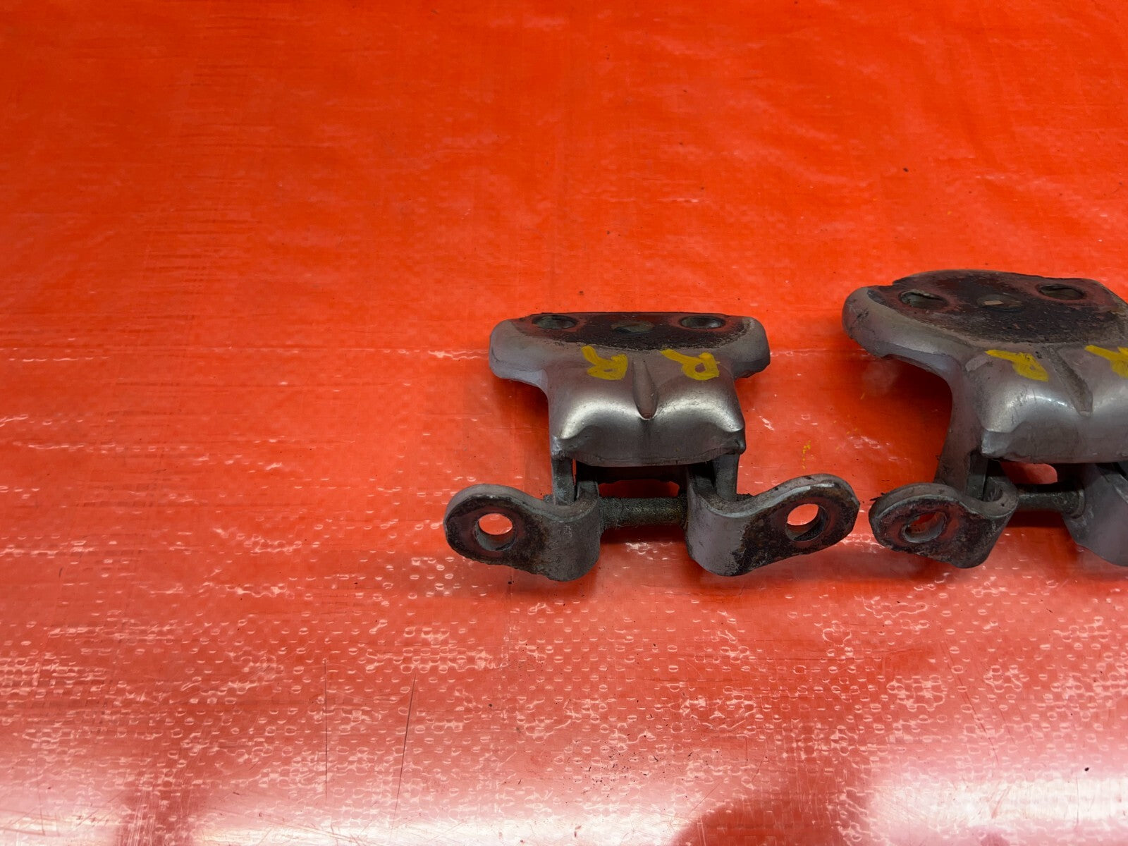 90 01 ACURA INTEGRA SEDAN   RIGHT REAR DOOR HINGE SET   UPPER & LOWER   OEM #15911
