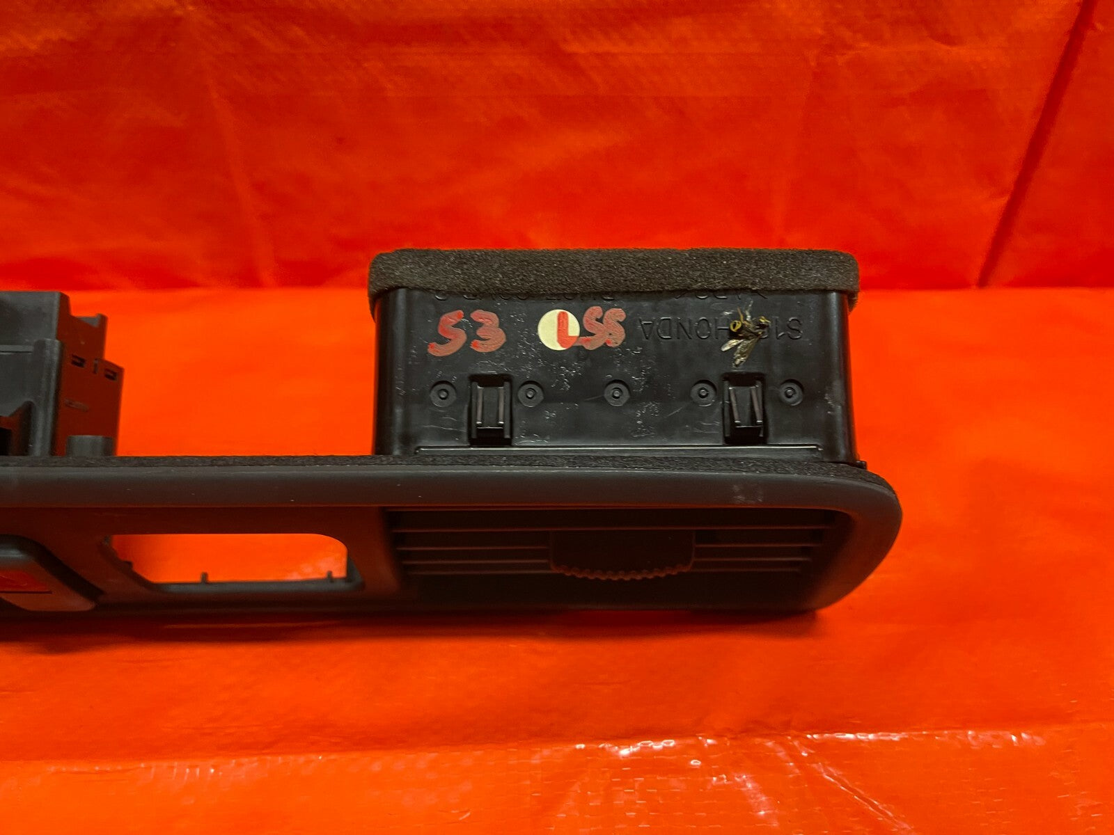 97 01 HONDA CR V CRV   INTERIOR CENTER HVAC AC VENT W/ HAZARD SWITCH   OEM OE6