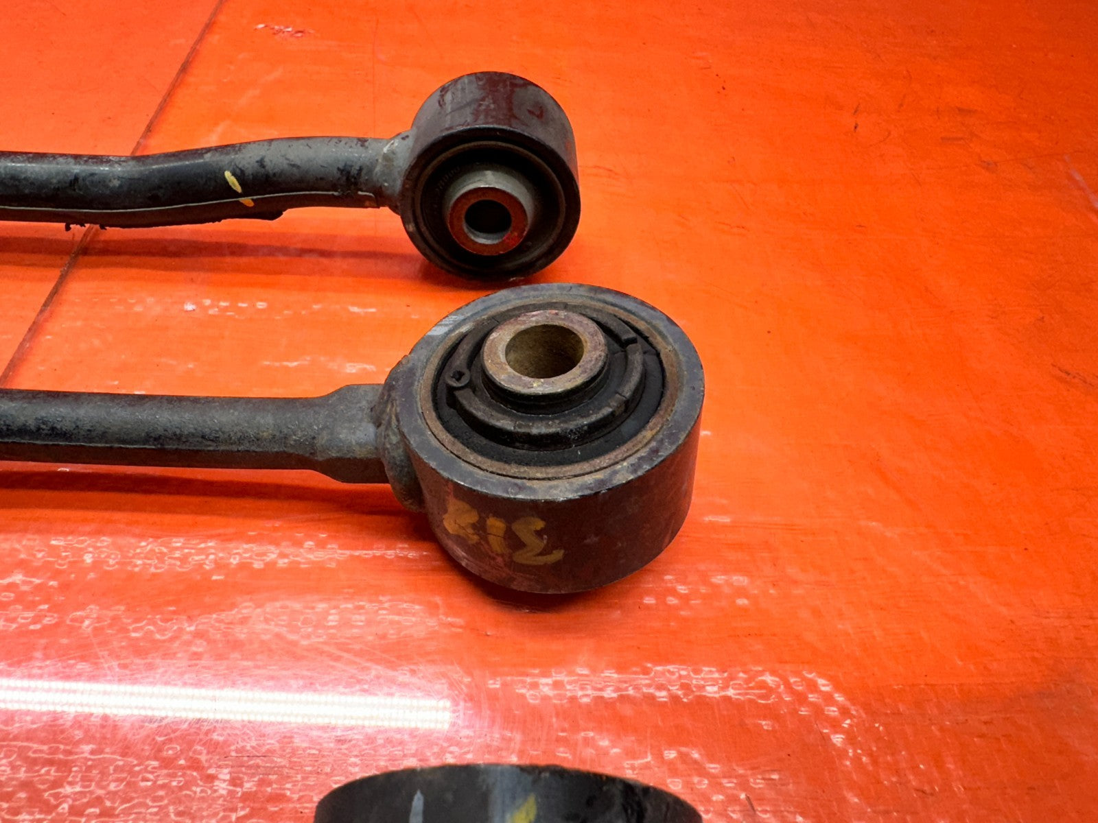 13 16 HYUNDAI GENESIS COUPE   DRIVER LEFT REAR LOWER CONTROL ARMS    OEM 318 13