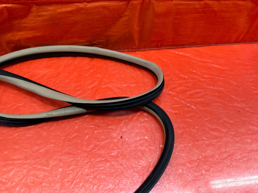 04 08 ACURA TSX   LEFT REAR   DOOR TO CHASSIS WEATHER STRIP OPEN TRIM OEM #2056