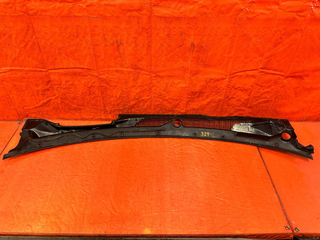 92 95 HONDA CIVIC   WINDSHIELD WIPER COWL TRIM PLASTIC   OEM FACTORY OE #3277