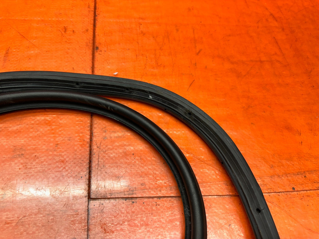 2016-2020 INFINITI Q60 COUPE PASSENGER RIGHT DOOR WEATHERSTRIP SEAL OEM #20Q607