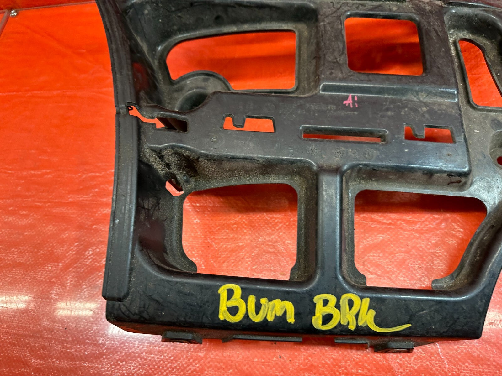 2007 07 BM3 335i   SEDAN   DRIVER LEFT REAR BUMPER RETAINER CLIP BRACKET OEM OE6