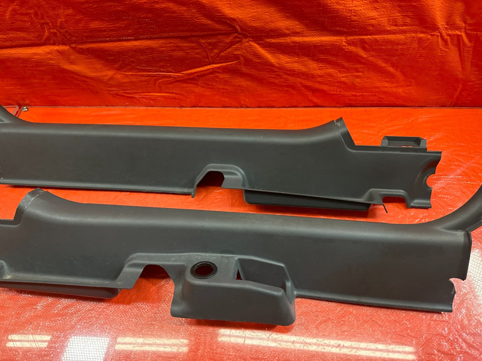 96 00 HONDA CIVIC SEDAN  LEFT AND RIGHT FRONT FLOOR PILLARS SCUFF PLATES OEM 19511