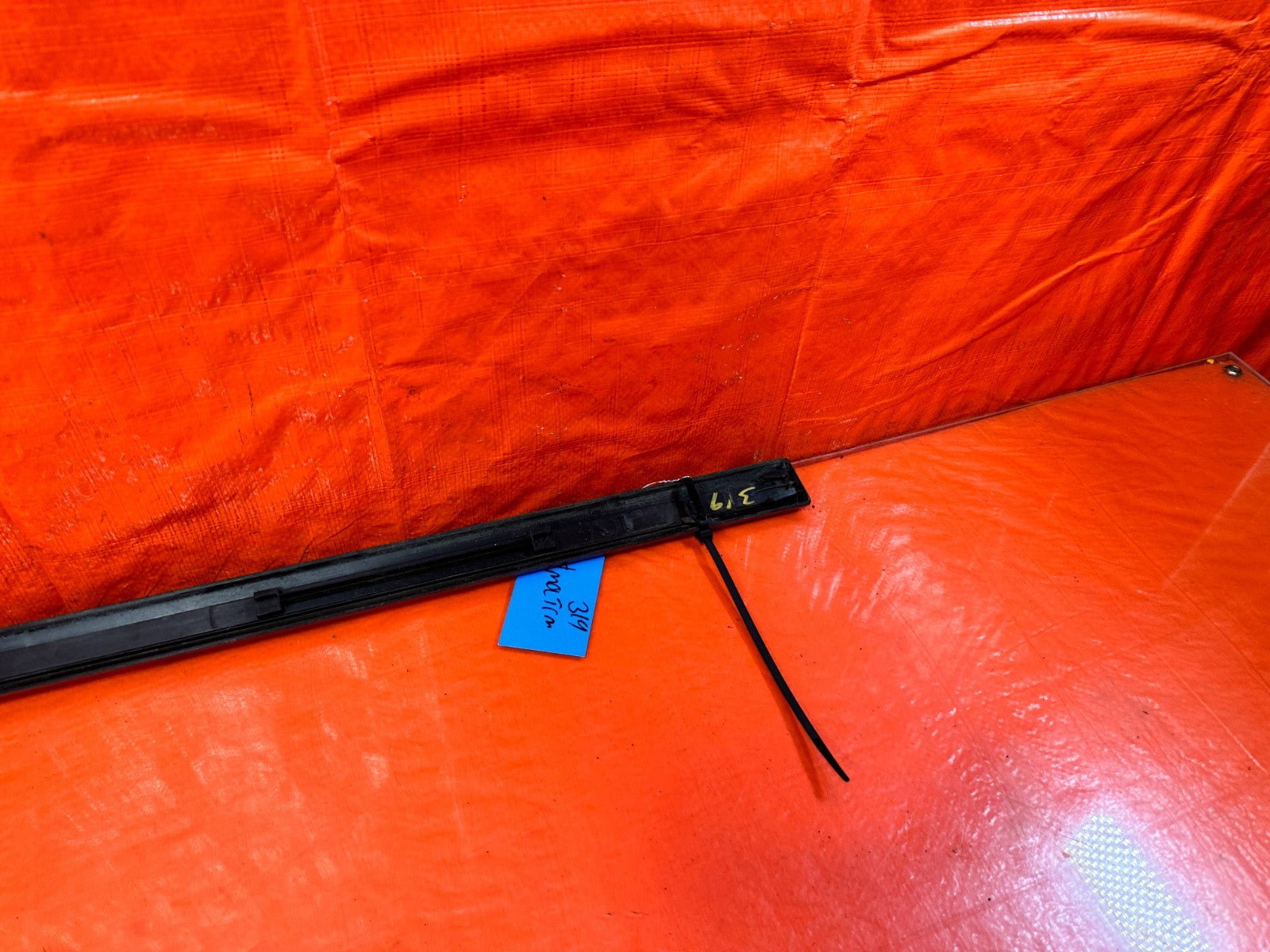 96 00 HONDA CIVIC COUPE   DRIVER LEFT DOOR MOLDING TRIM   RED   OEM 3196